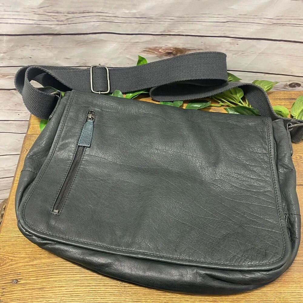 Crate Barrel Soft Leather Messenger Bag Travel Computer Tablet IPad Compartments